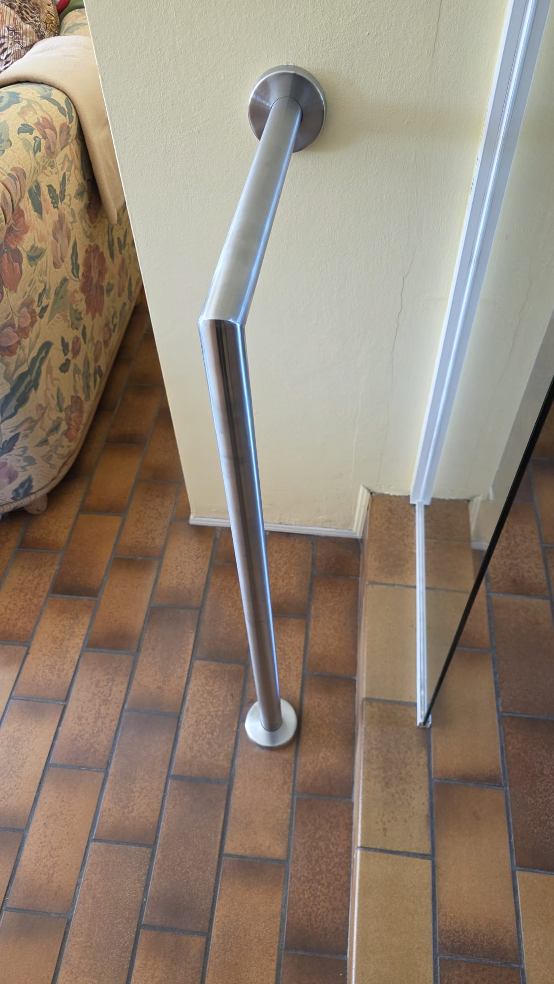 handlauf-wohnung-pflegekasse Edelstahl Handlauf Hauseingang